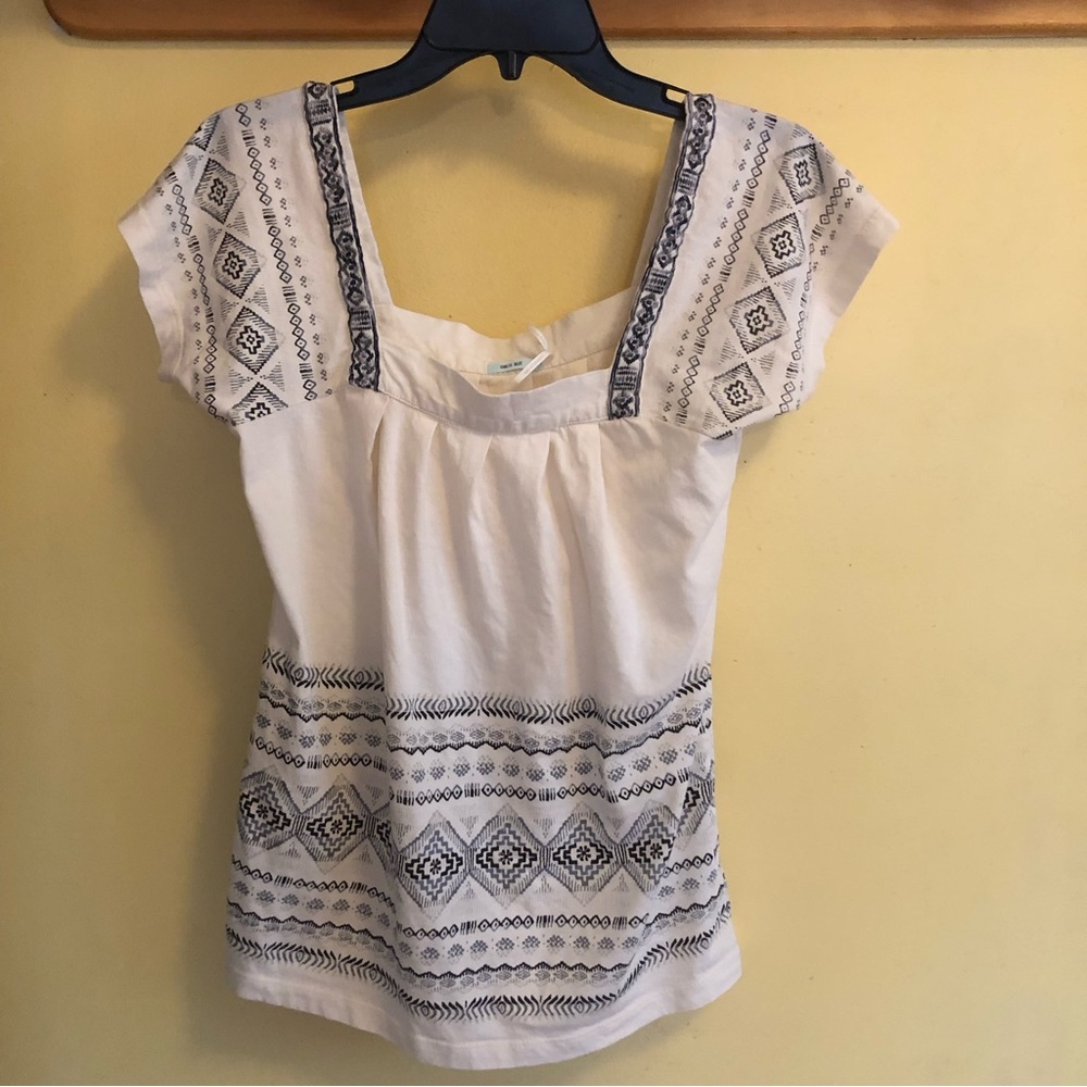 Kimchee Blue top size 1 cream color with grey and black designs